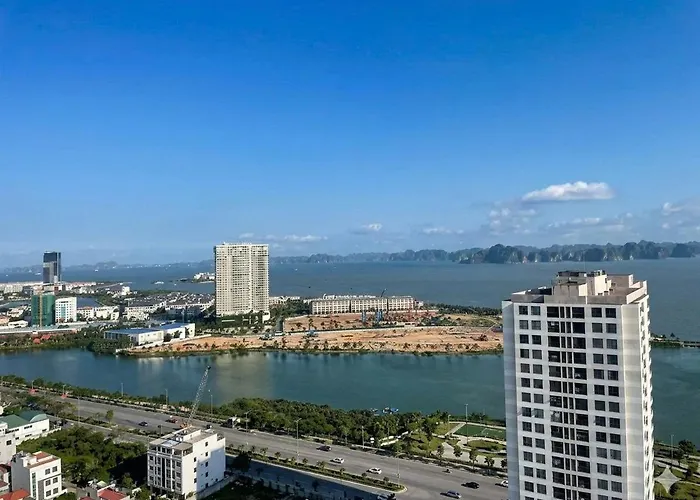 Cozy High-floor Sea View - Bay Apartment